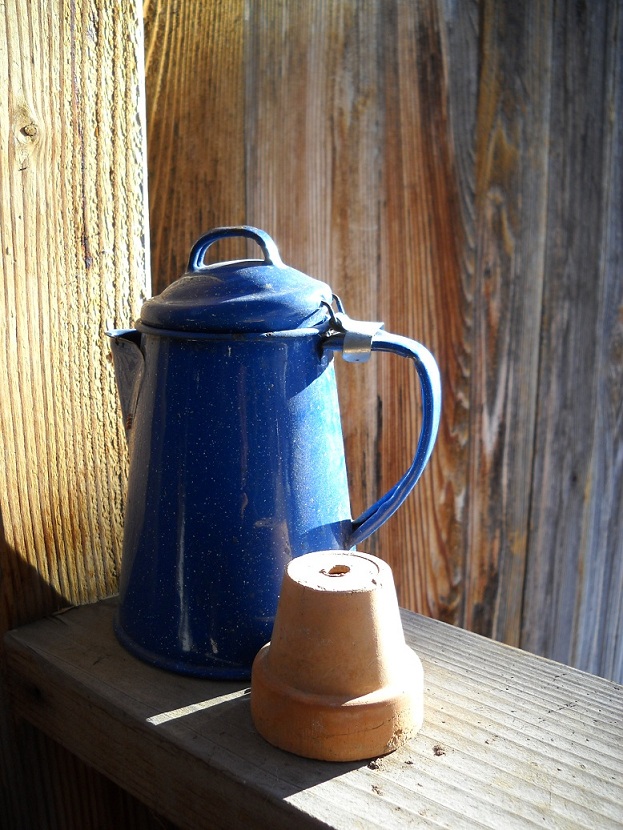 old-blue-enamel-pot1
